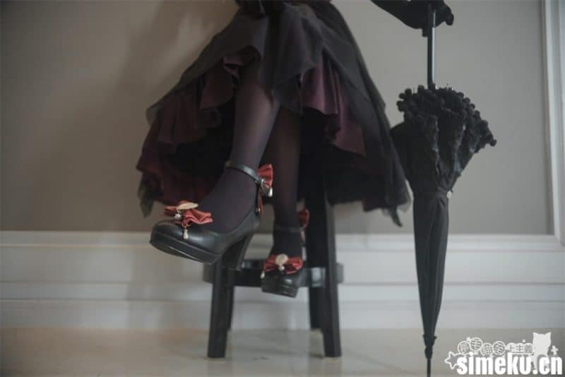 [粉嫩玉足]Lolita Collection 黑色系少女黑丝袜特写视频-AX0015-次元集