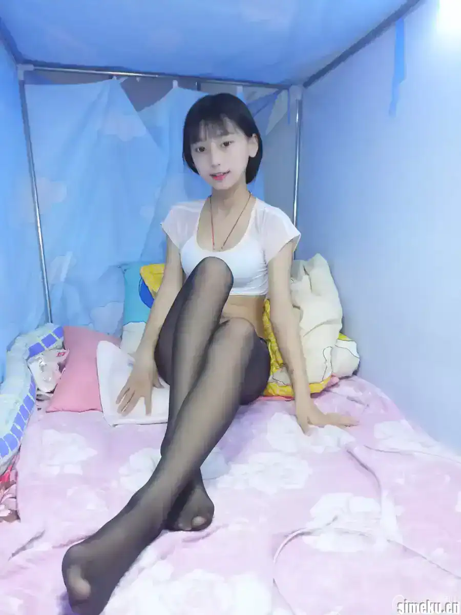 [足控名模]美妆博主蓓蓓写真套图作品合集 蓓蓓宿舍私房写真图集作品系列合集打包下载-次元集