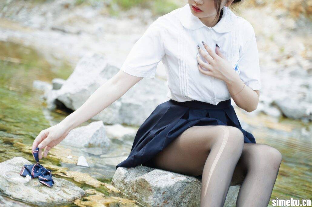 [美腿丝袜]泳装少女的多面魅力：泳装与黑丝的完美融合[56P][MH0014]