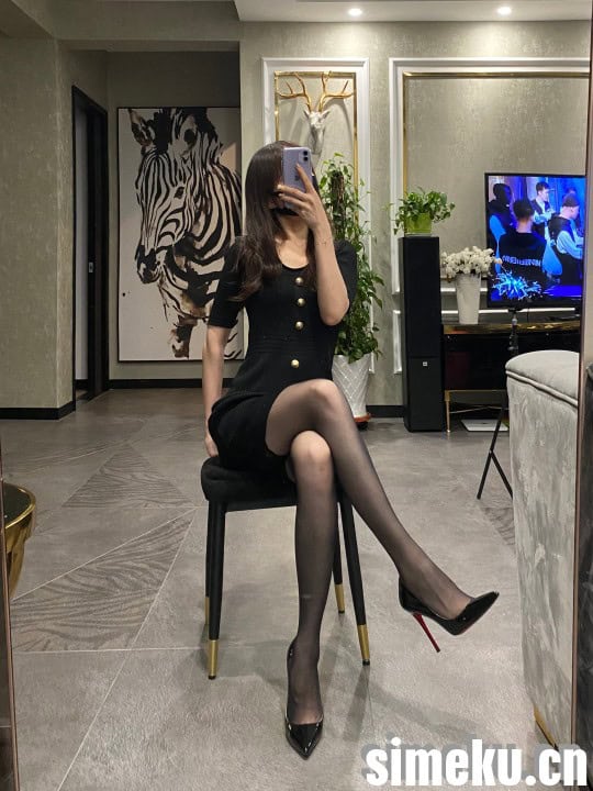 图片[1]-[高跟挑逗]知名丝模博主的私房红底高跟挑逗[24P][DX0011]-次元集