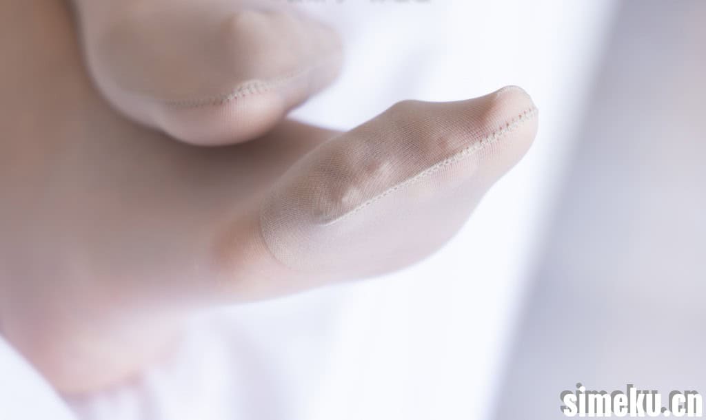 [粉嫩玉足]小甜豆-旗袍、皮底鞋、高跟鞋、肉丝[140P+1V／6.76GB]-AX0032