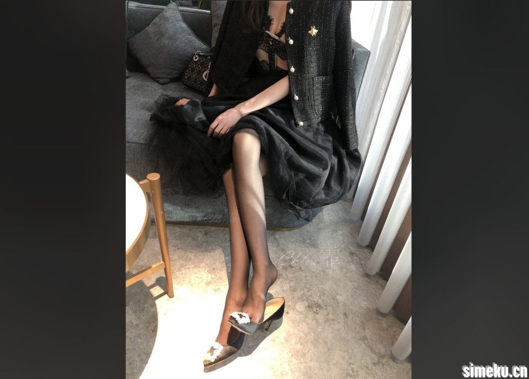 [高跟挑逗]美爵酒店黑丝+CERVIN吊带复古无弹力肤色，贵在真实[56P 287MB]---DX0004